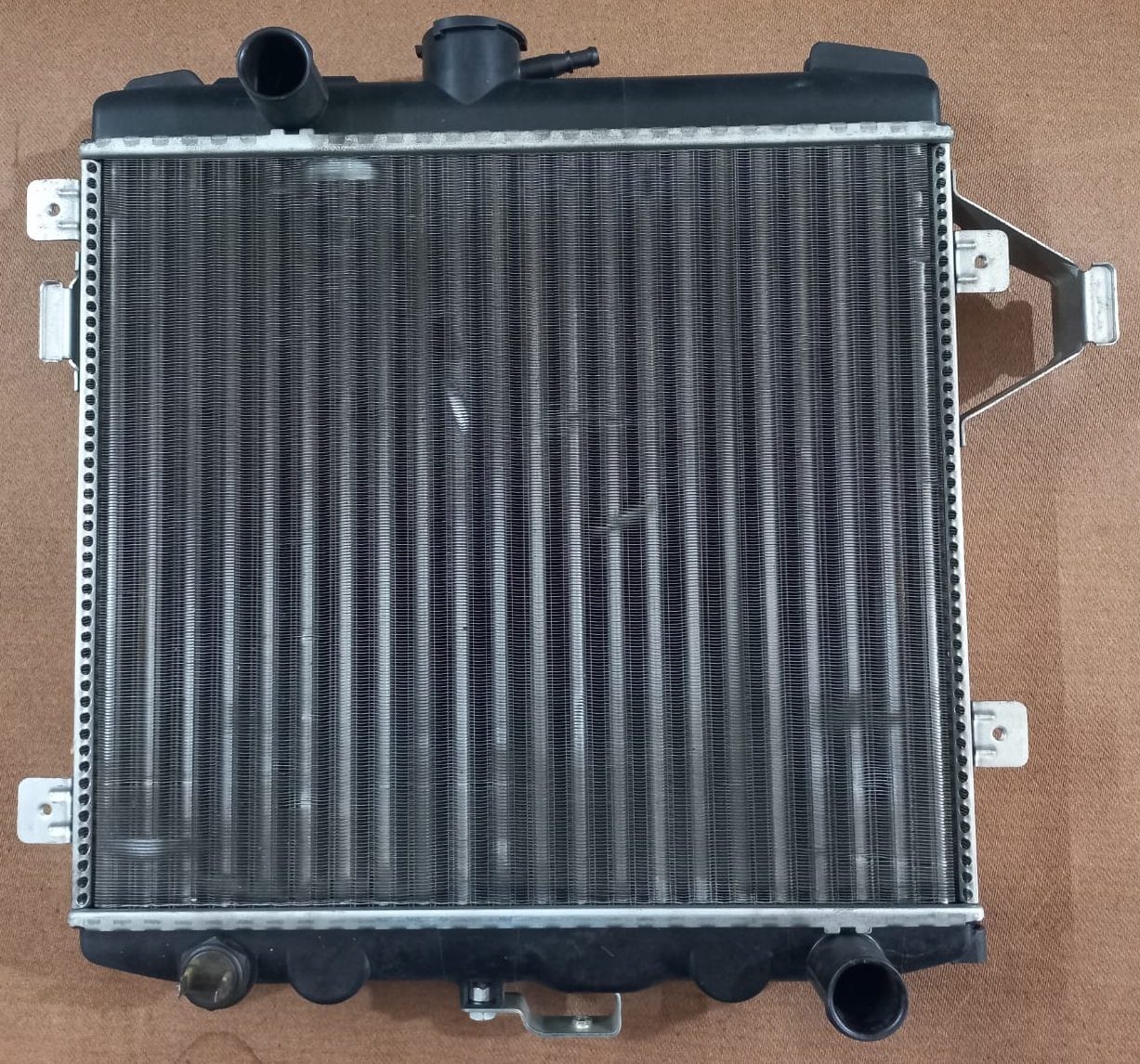 Radiador_Fiat_147_anos_1976_a_1986_01